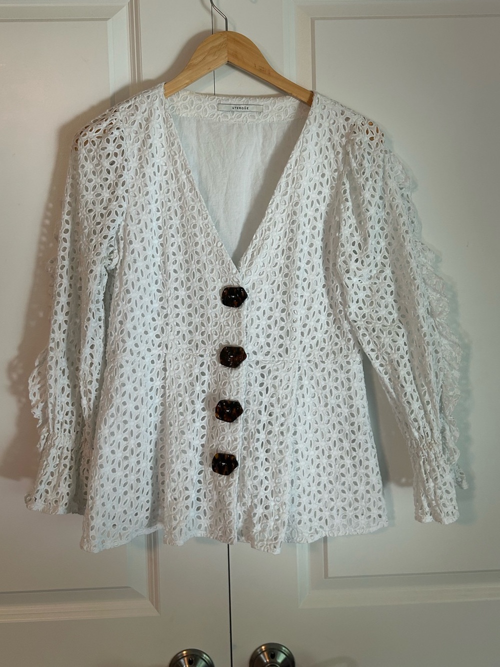 Uterqüe Zara white eyelet lace blouse ruffled sleeve tortoiseshell buttons